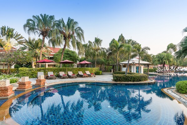 Outdoor pool, pool umbrellas
