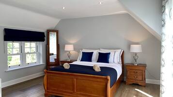 3 Schlafzimmer, Schreibtisch, schallisolierte Zimmer