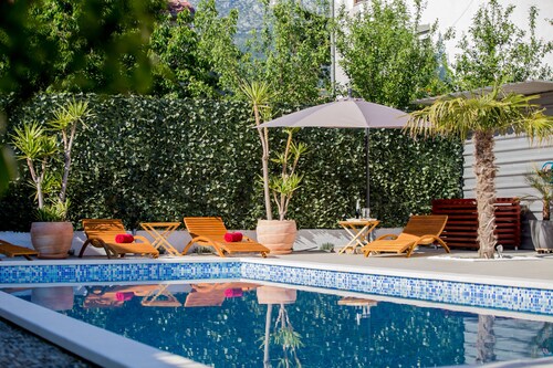 Villa 4 Bedrooms Private heated Pool 100m From The Sea