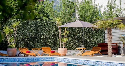 Villa 4 Bedrooms Private heated Pool 100m From The Sea