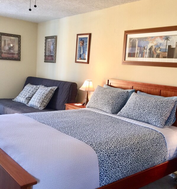 1 slaapkamer, een strijkplank/strijkijzer, wifi