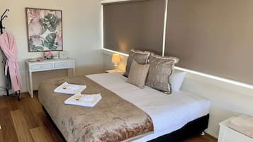 2 makuuhuonetta, silitysrauta/-lauta, ilmainen Wi-Fi, vuodevaatteet