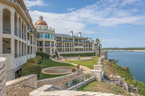 Lake Travis Atemberaubende Aussicht auf das Wasser, Pool, W / Zugang zur Bootsrampe. Haustierfreundlich