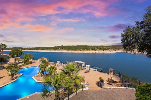 Piscine couverte, piscine extérieure