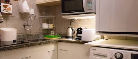 Fridge, microwave, stovetop, coffee/tea maker