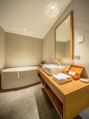Premier Double Room | Bathroom - Hangzhou Wushan Ju (Hangzhou)