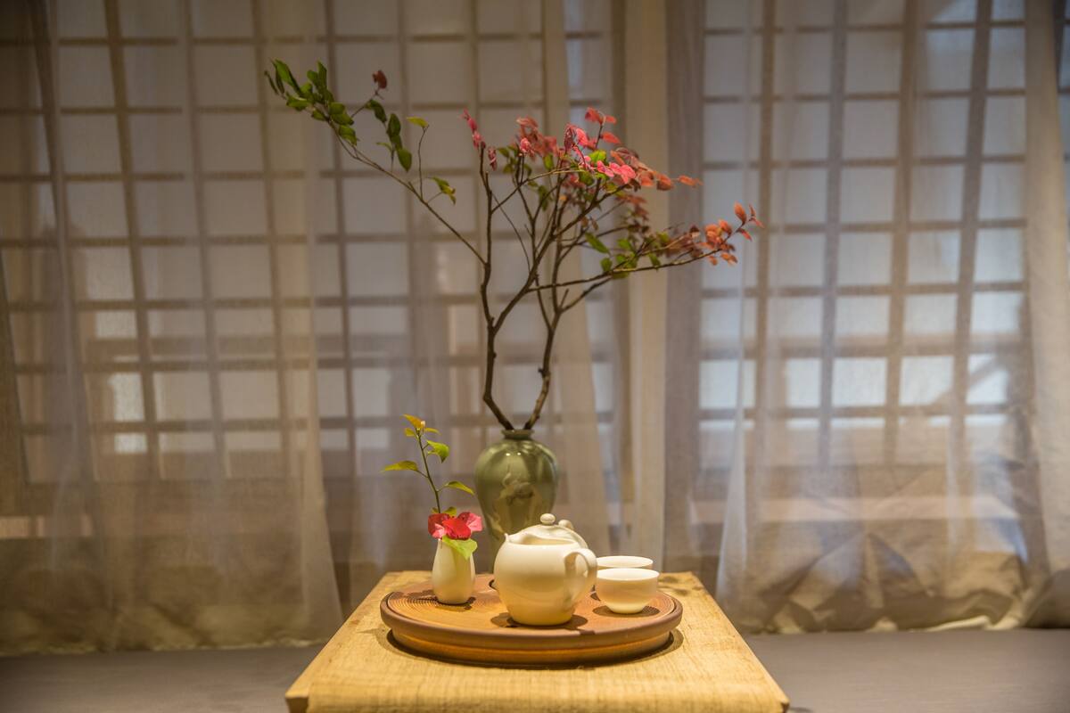 Blackout curtains, free WiFi, bed sheets