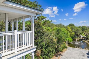 المنطقة المحيطة بالمنشأة