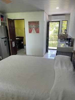 1 bedroom, free WiFi, bed sheets - Rita & Sonny Beach Apt# 2 (Tamarindo-Playa Callejones)