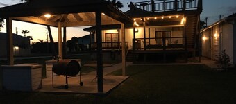 Quiet Bay House Retreat With Easy Access, Great View.