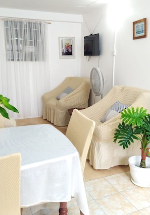 Dining - Simple Living: Live Like A Local (Mount Helicon)