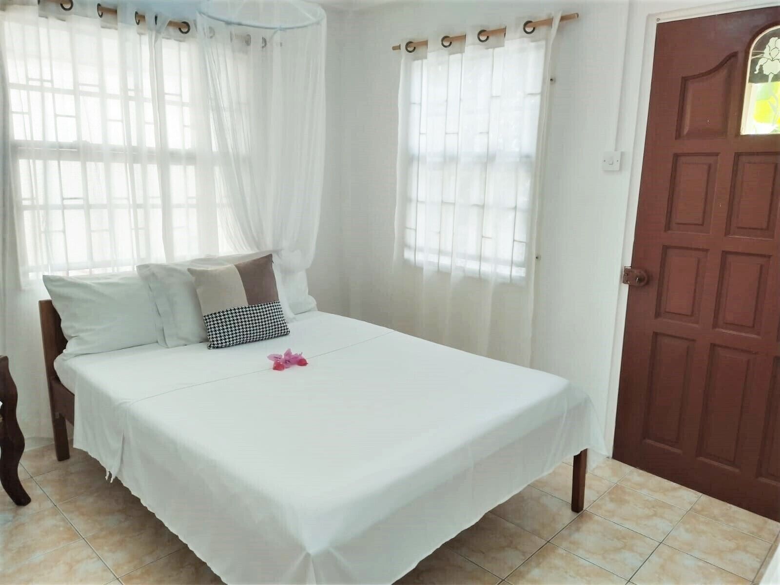 2 makuuhuonetta, silitysrauta/-lauta, Wi-Fi, vuodevaatteet