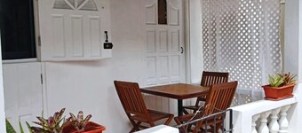 Sunny Yellow: Live Like A Local