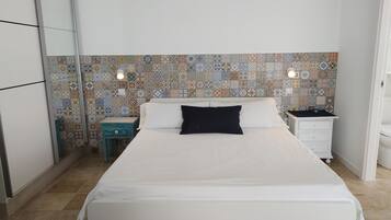 1 slaapkamer, een bureau, een strijkplank/strijkijzer, wifi