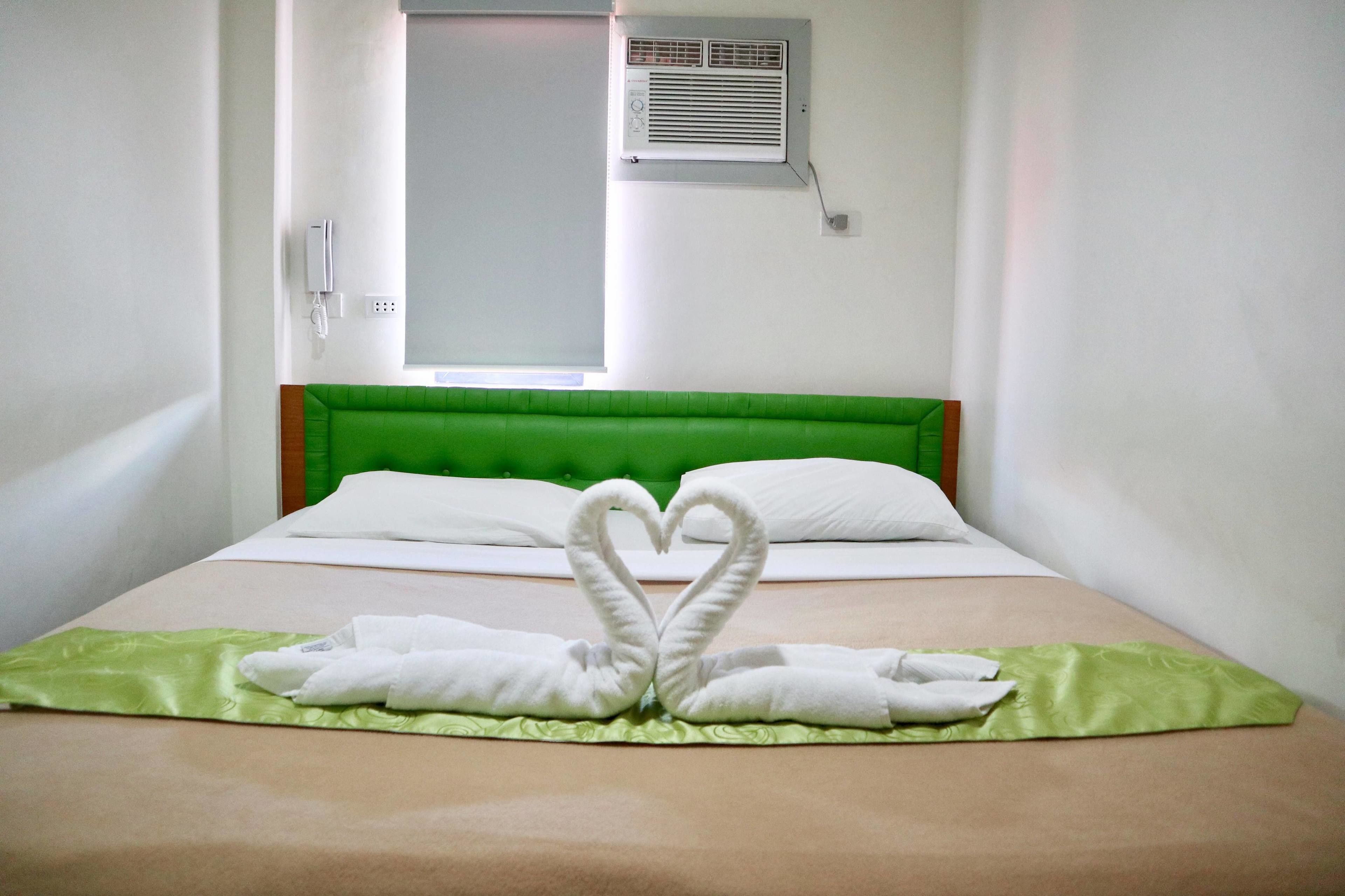standard room, 1 queen bed | blackout curtains, soundproofing, iron/ironing board, free wifi