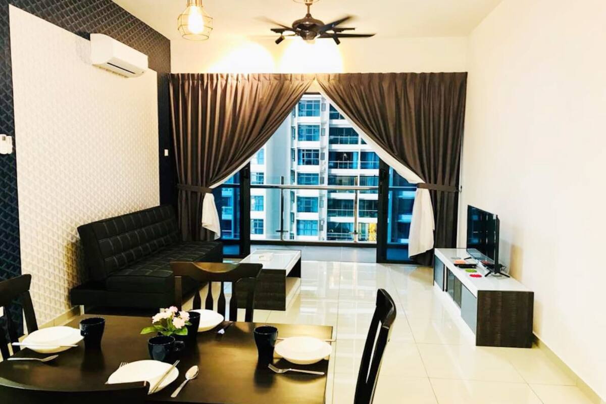 Apartment, 1 Bedroom, City View | Ruang tamu | TV Pintar