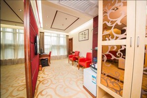 Deluxe Suite(Chinese Domestic Guests Only) | Desk, blackout curtains, iron/ironing board, free WiFi - Milu Hotel (Guangzhou)
