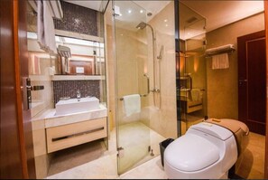 Shower, rainfall showerhead, free toiletries, hair dryer - Milu Hotel (Guangzhou)