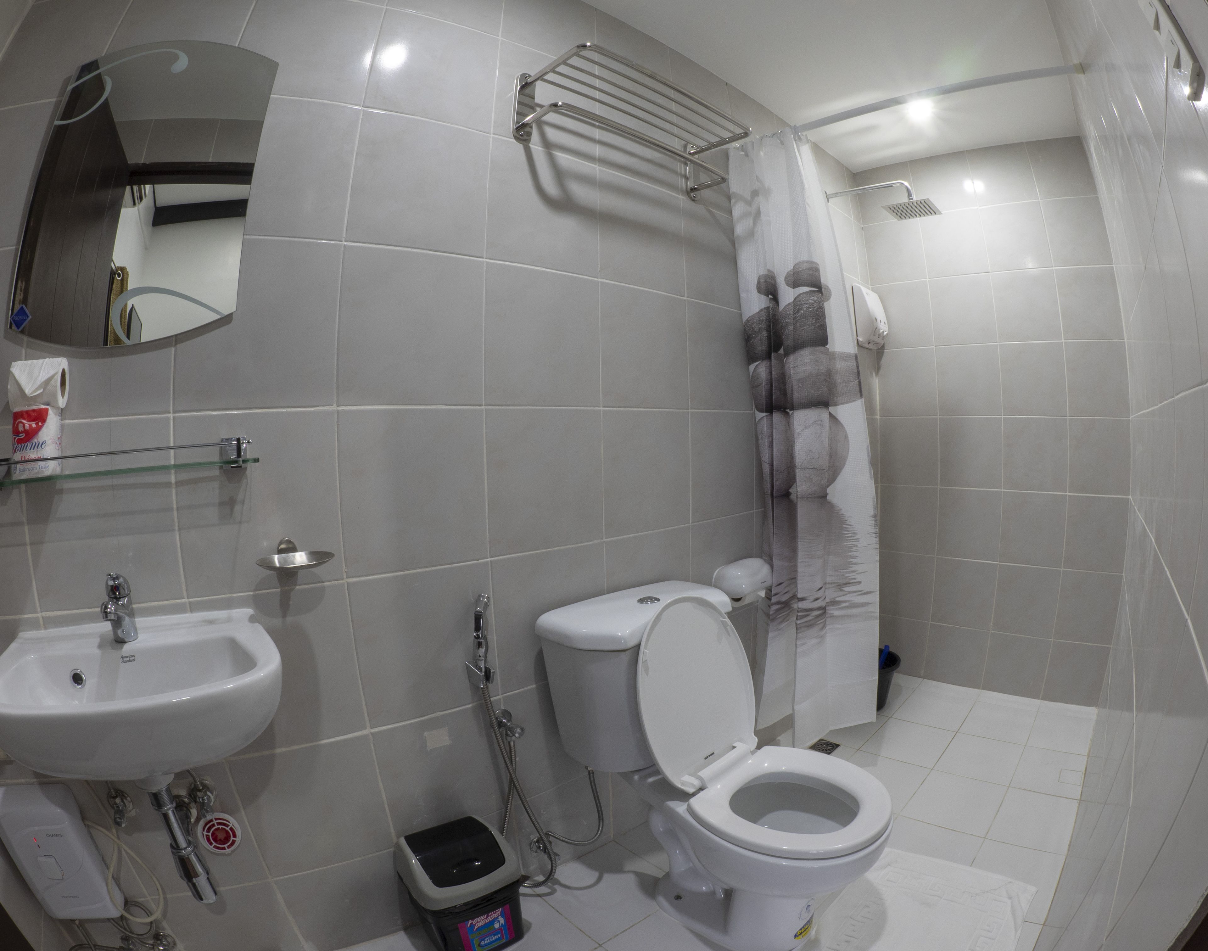 shower, free toiletries, bathrobes, towels