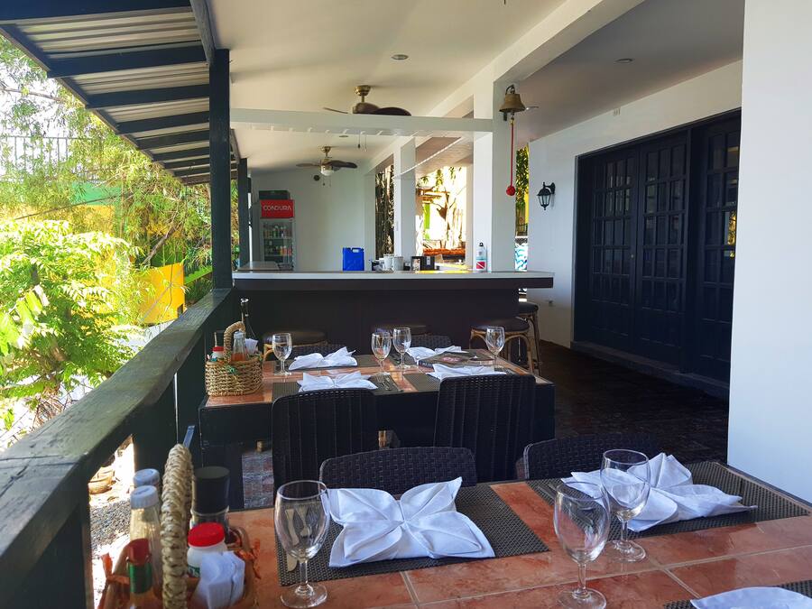 Breakfast, lunch, dinner served; local and international cuisine