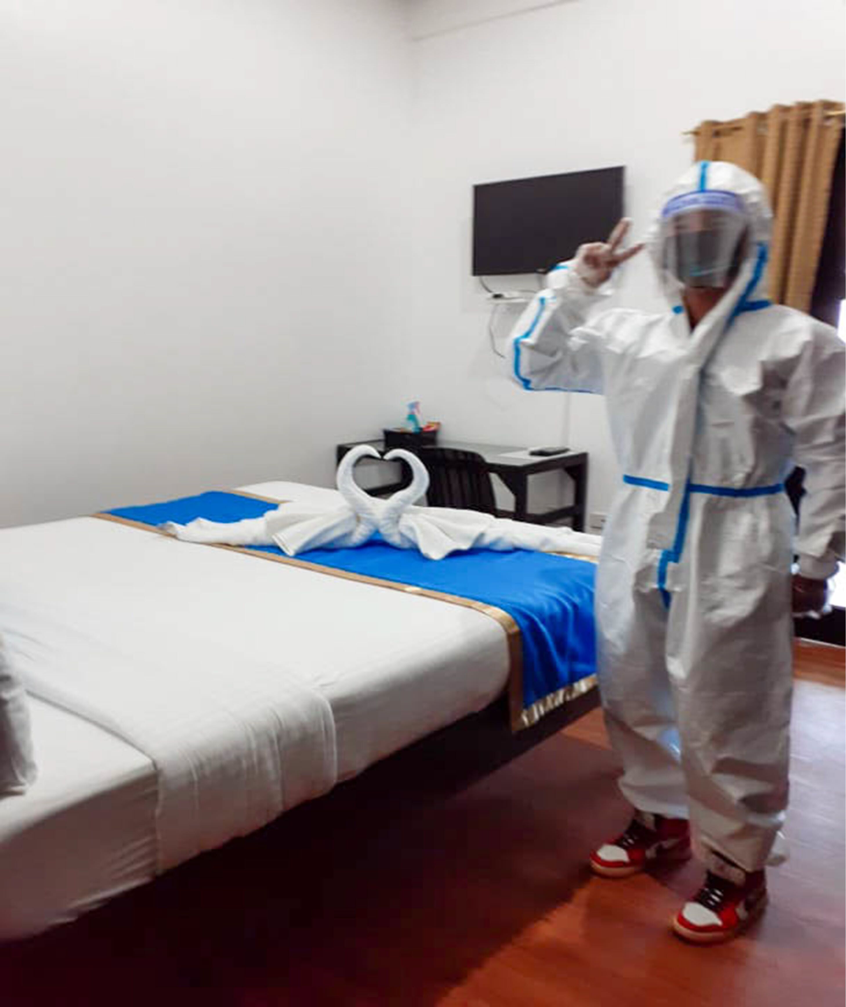 deluxe double room, 1 queen bed, sea view | in-room safe, desk, soundproofing, rollaway beds