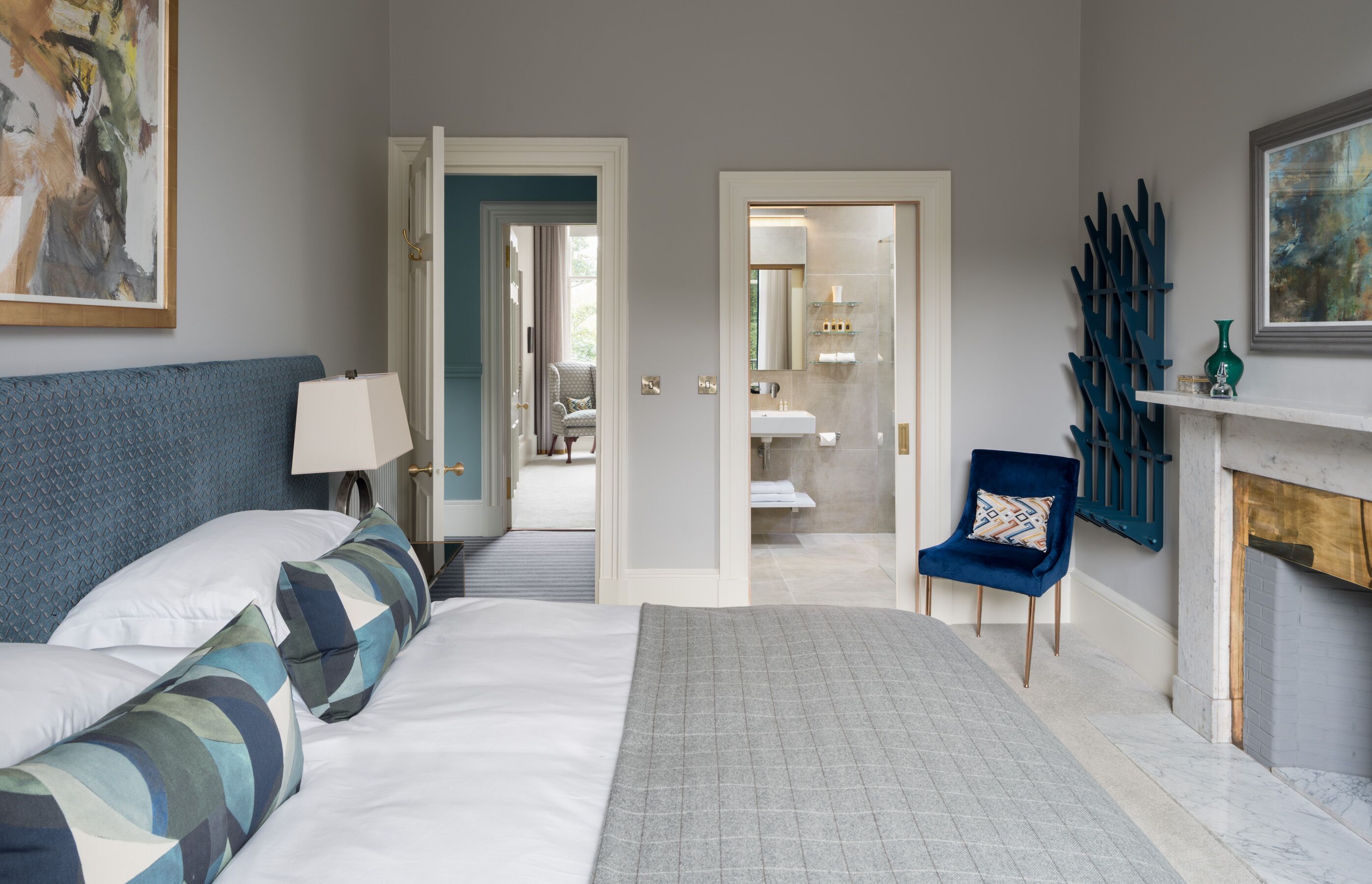 5 bedrooms, iron/ironing board, WiFi, bed sheets