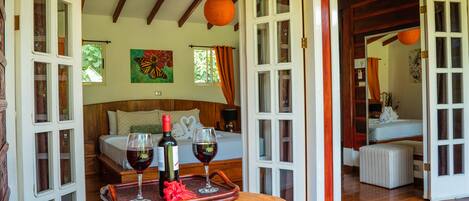 4 bedrooms, iron/ironing board, free WiFi, bed sheets