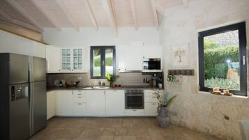Geladeira, micro-ondas, fogão, cooktop