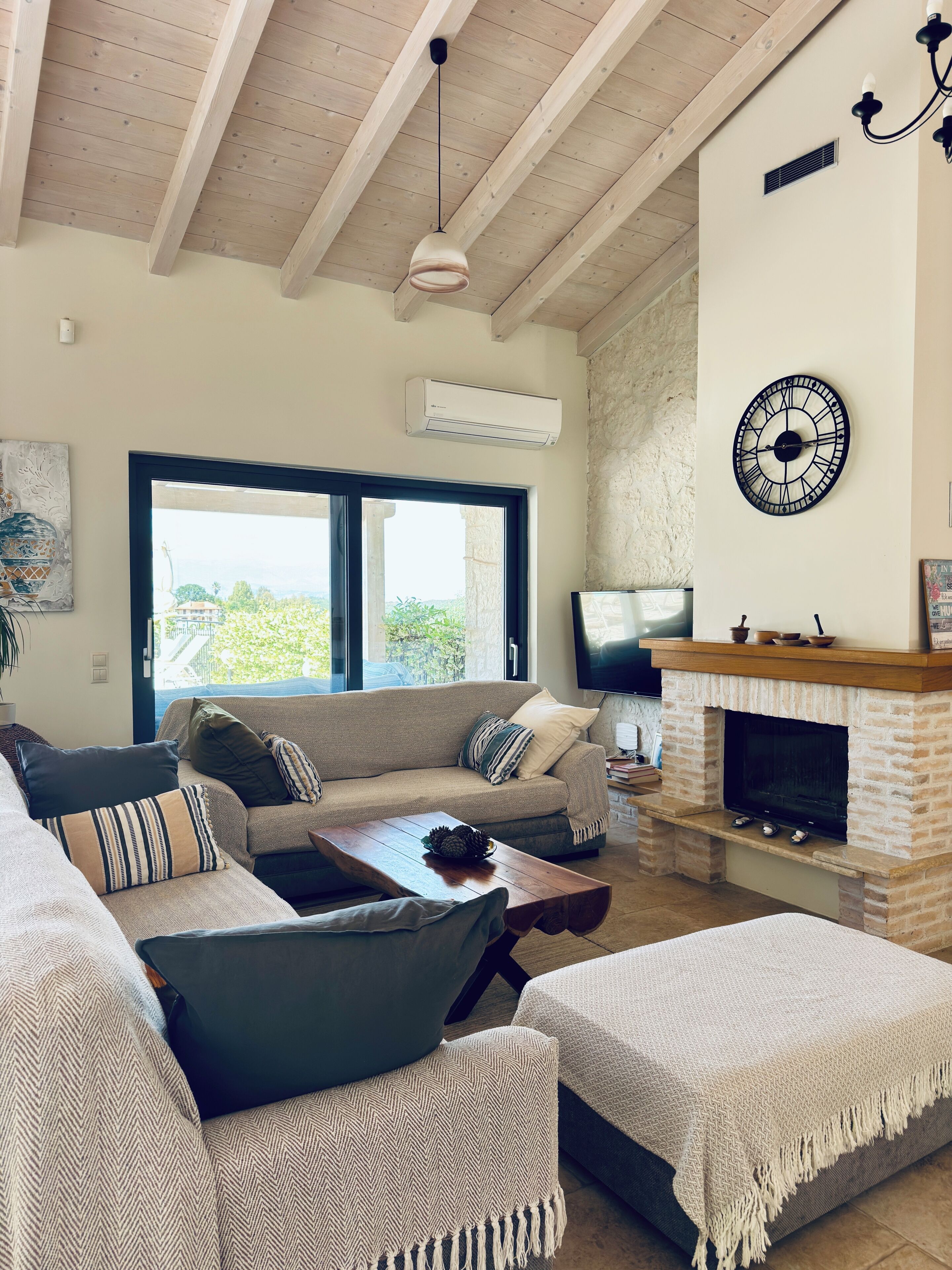 Smart TV, fireplace, video games, books