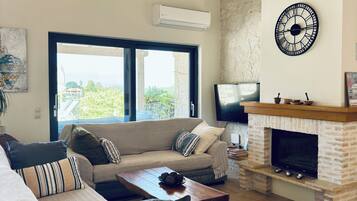 Smart TV, fireplace, video games, books