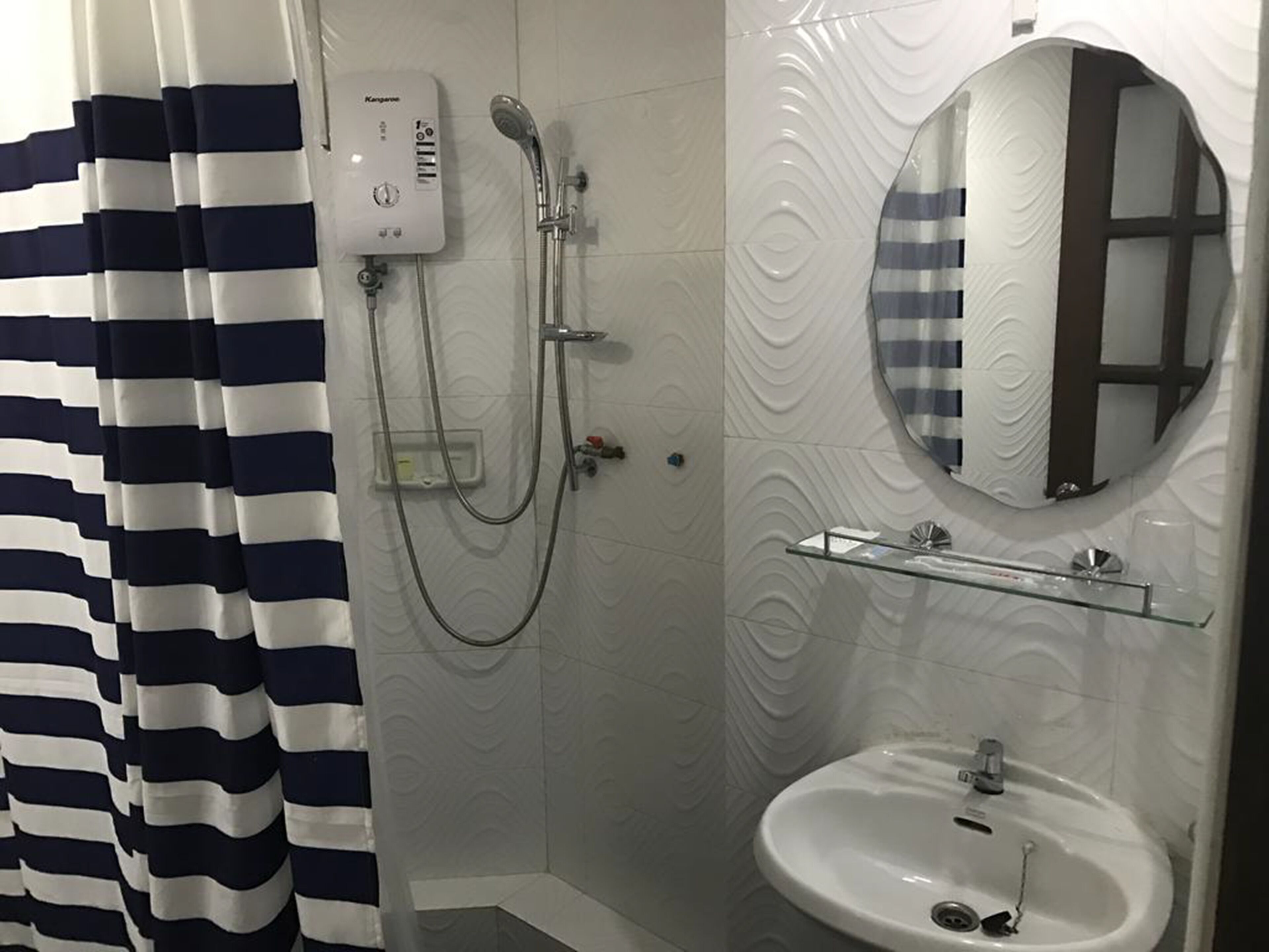 shower, rainfall showerhead, free toiletries, hair dryer