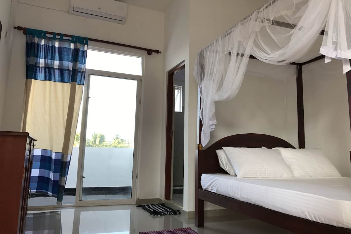 Deluxe Double Room | Iron/ironing board, free WiFi, bed sheets