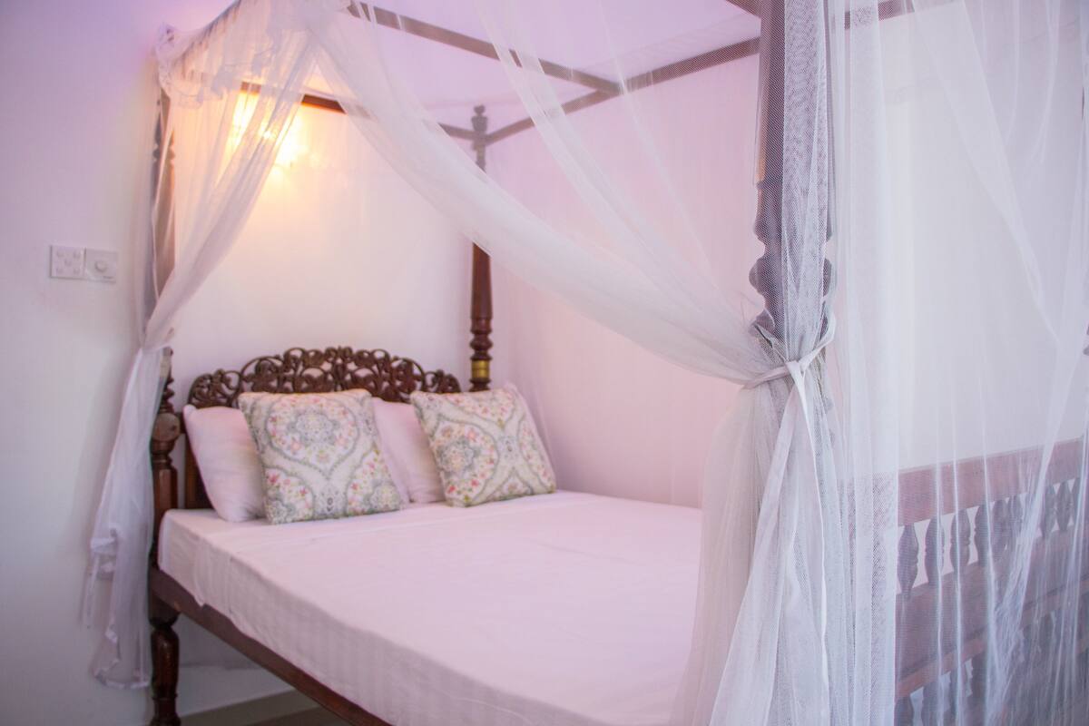 Standard Single Room | Iron/ironing board, free WiFi, bed sheets