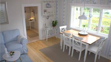 Fernseher, DVD-Player, Bücher