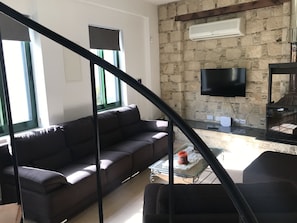 Télévision, cheminée