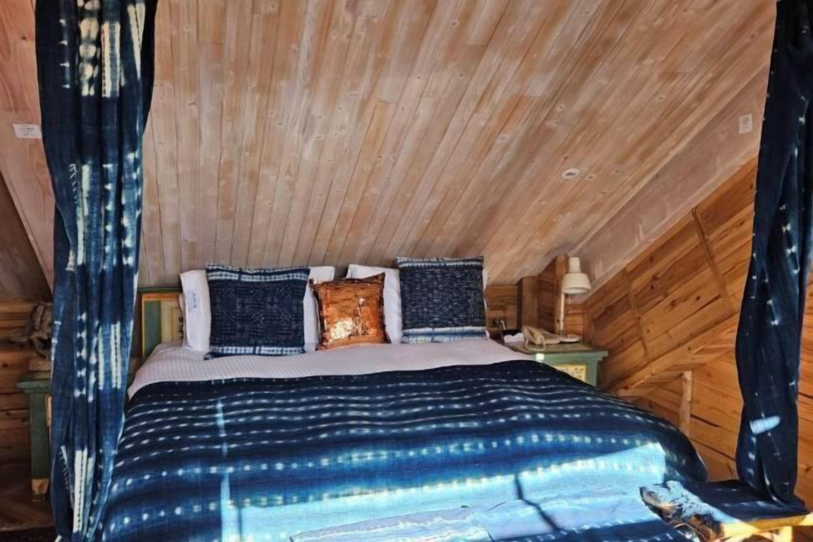 เครื่องนอนระดับพรีเมียม, มินิบาร์, ผ้าม่านกันแสง, Wi-Fi ฟรี