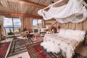 特级双人房 | 高档床上用品、遮光窗帘、免费 WiFi、床单