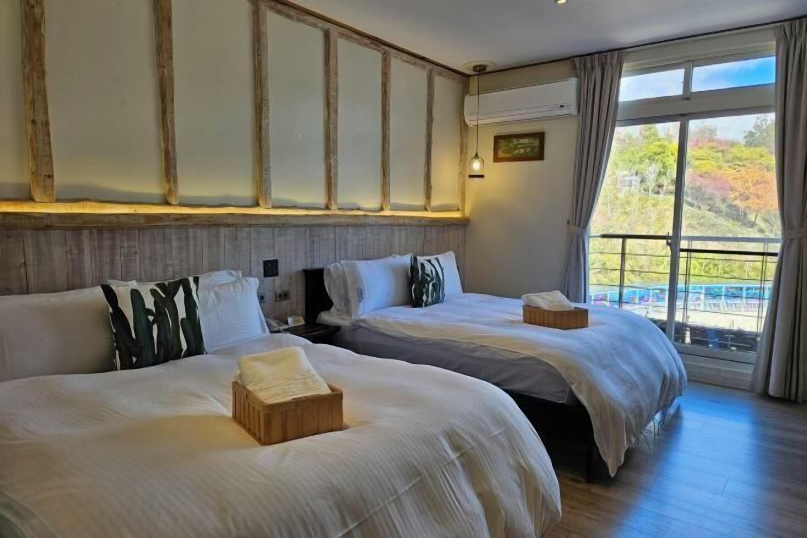 เครื่องนอนระดับพรีเมียม, มินิบาร์, ผ้าม่านกันแสง, Wi-Fi ฟรี