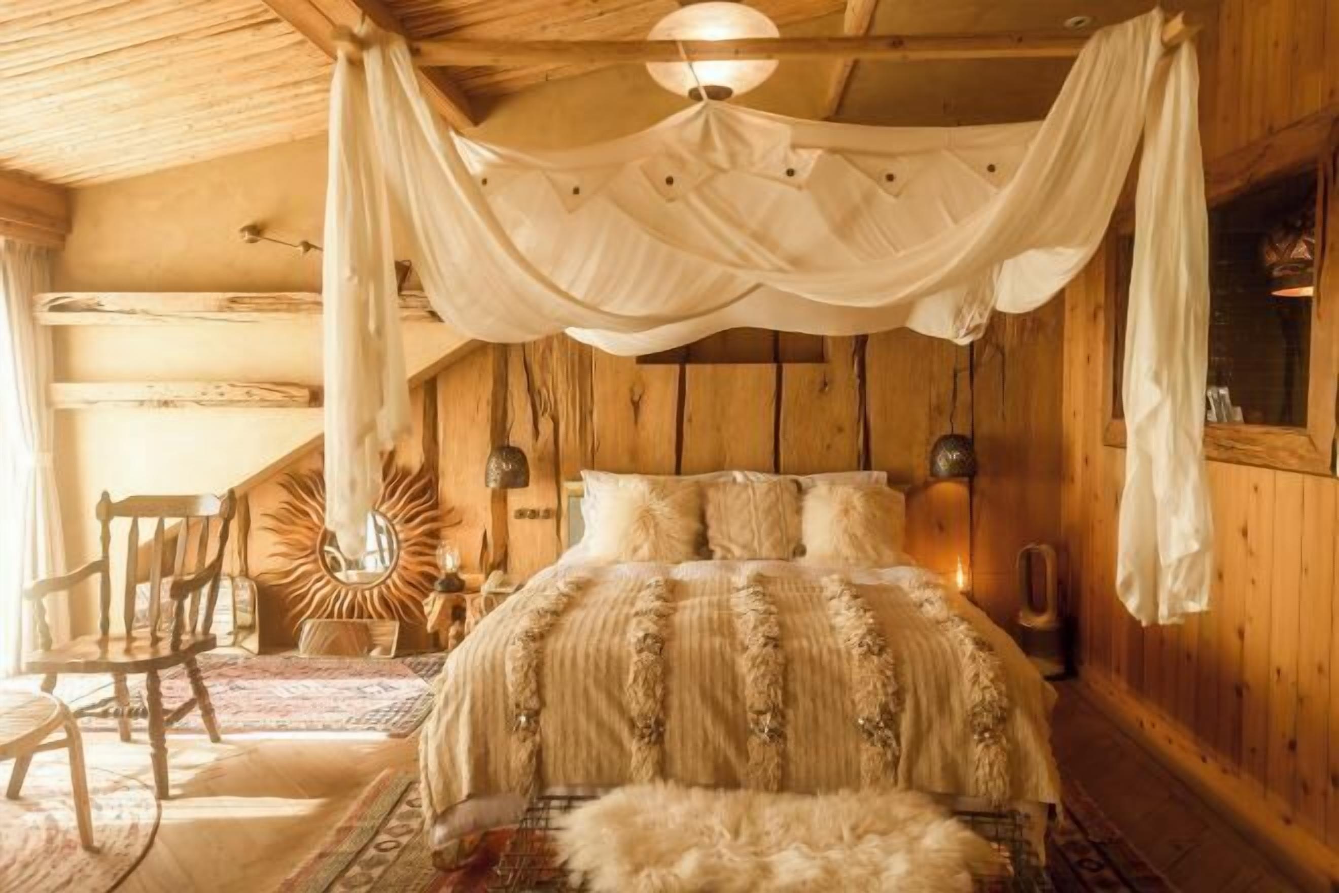 เครื่องนอนระดับพรีเมียม, มินิบาร์, ผ้าม่านกันแสง, Wi-Fi ฟรี