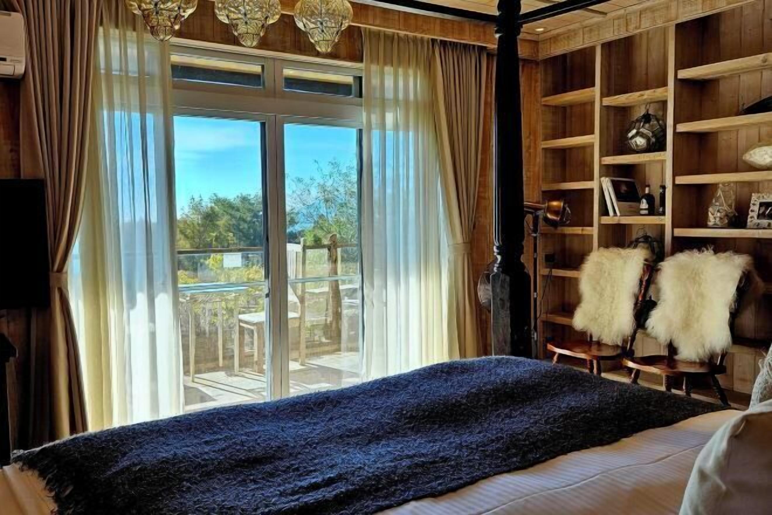 เครื่องนอนระดับพรีเมียม, มินิบาร์, ผ้าม่านกันแสง, Wi-Fi ฟรี