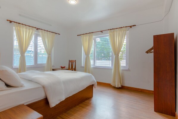 アイロン / アイロン台、WiFi (無料)