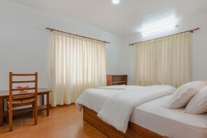 Desk, soundproofing, iron/ironing board, free WiFi - Lemon Tree Apartment and Homestay (Tohka)