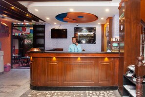 Lobby - Kathmandu Regency Hotel (Kathmandu)