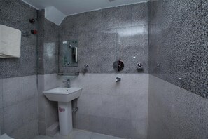 Shower, free toiletries, towels