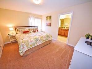 Familien-Stadtwohnung, eigener Pool, zum Garten hin | 5 Schlafzimmer, laptopgeeigneter Arbeitsplatz, Bügeleisen/Bügelbrett