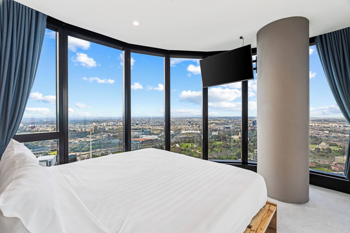 Two Bedroom, Two Bathroom Apartment - Sky High | Laptop workspace, blackout drapes, soundproofing, iron/ironing board
