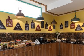 Daily buffet breakfast (INR 354 per person)