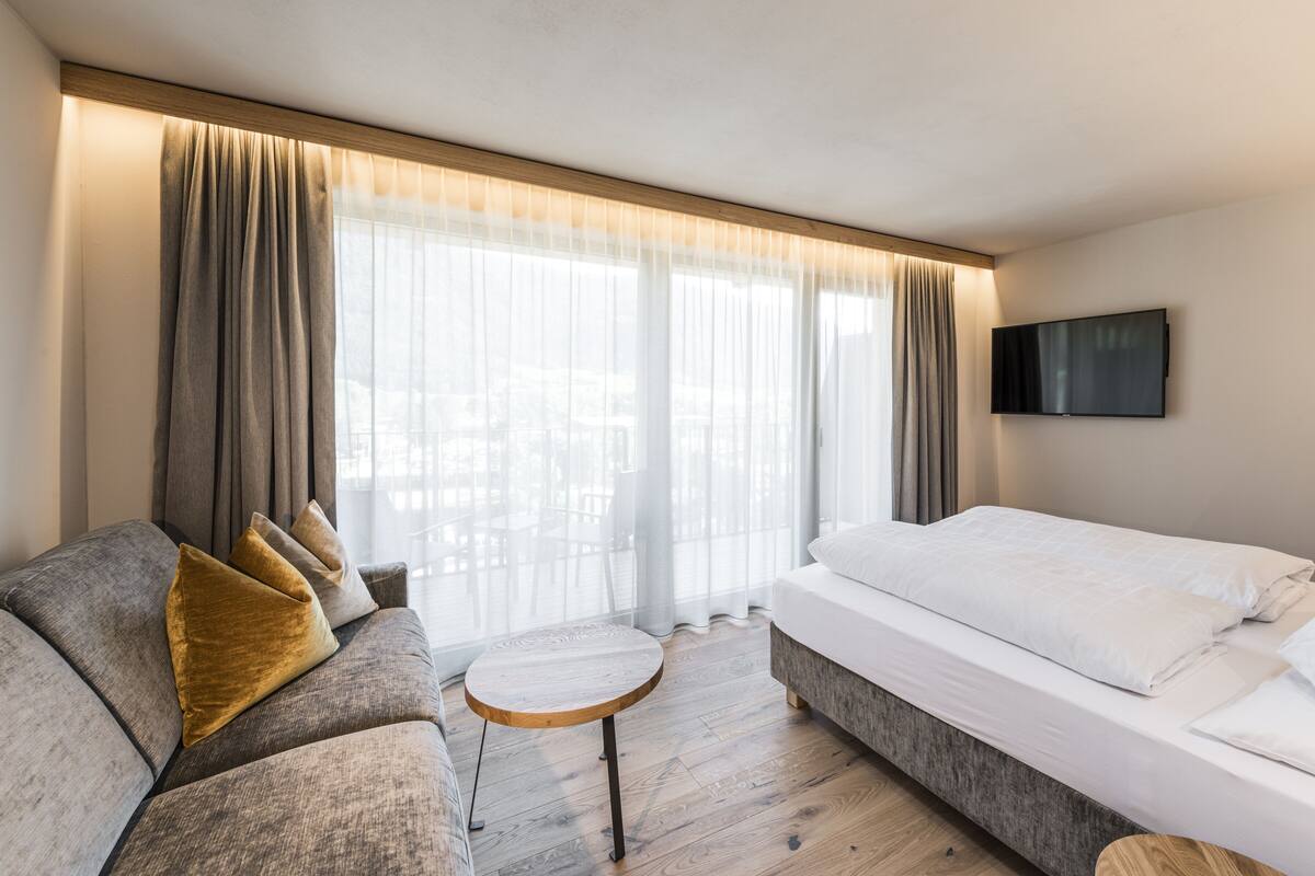 Comfort Double Room | In-room safe, blackout drapes, WiFi (free), bed sheets