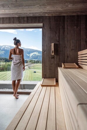 Sauna, 2 treatment rooms - Hotel Olympia (Brunico)