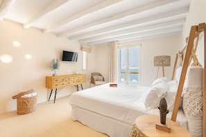8 bedrooms, iron/ironing board, WiFi, bed sheets